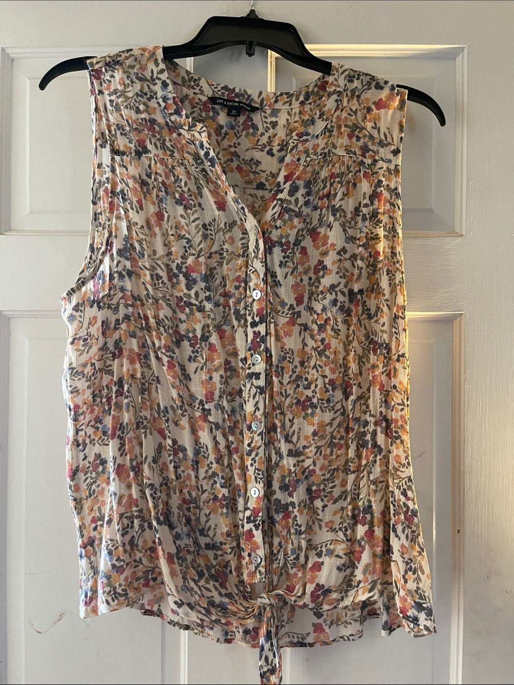 Zac & Rachel Cream Floral Button-Front Tie-Hem Sleeveless Blouse